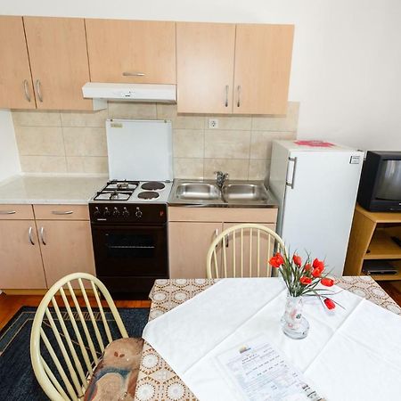 Apartmani Jelica クルク エクステリア 写真