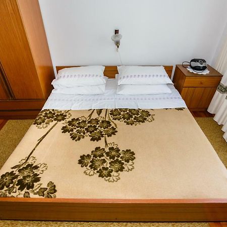 Apartmani Jelica クルク エクステリア 写真