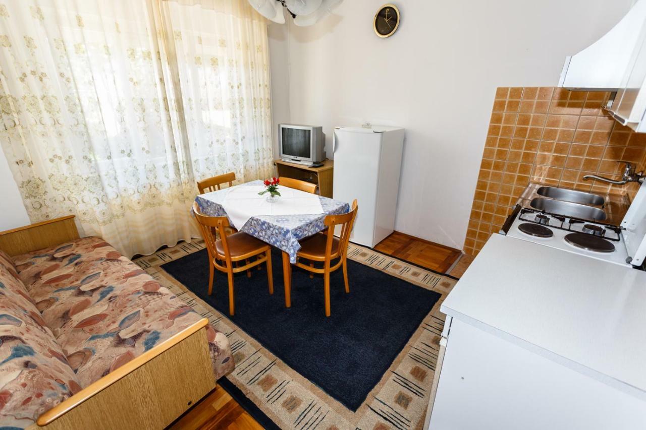 Apartmani Jelica クルク エクステリア 写真