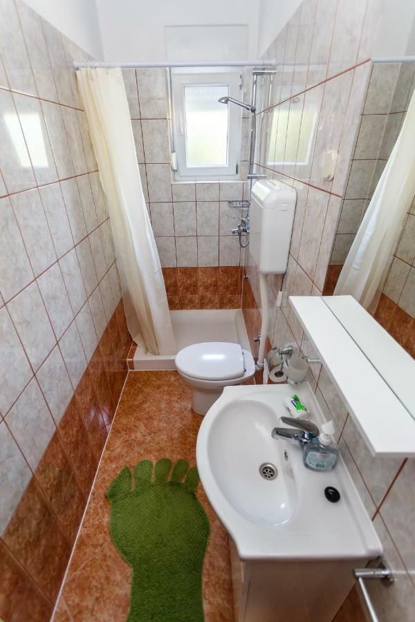Apartmani Jelica クルク エクステリア 写真