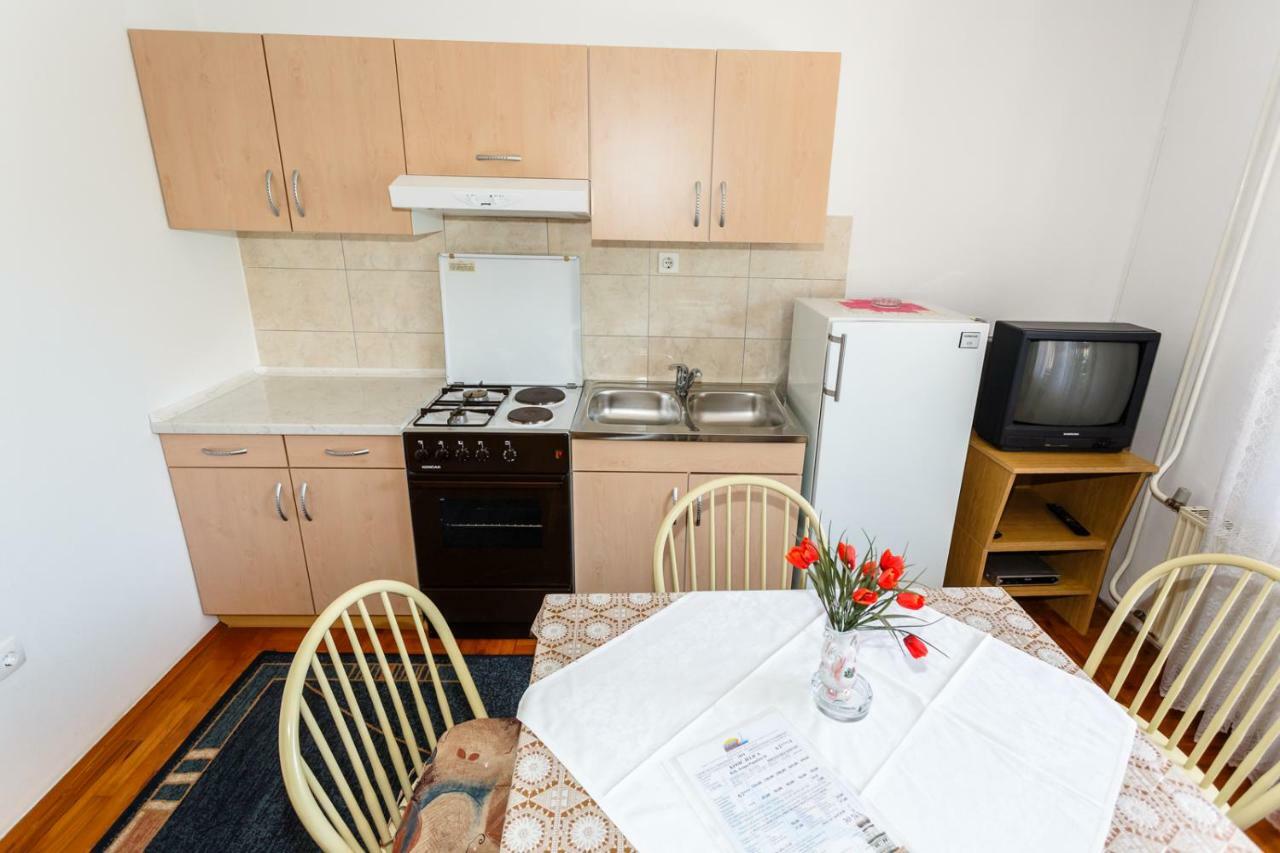 Apartmani Jelica クルク エクステリア 写真