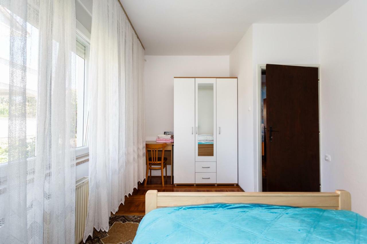 Apartmani Jelica クルク エクステリア 写真