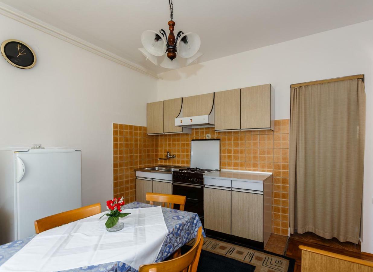Apartmani Jelica クルク エクステリア 写真