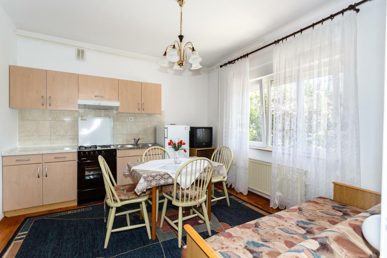 Apartmani Jelica クルク エクステリア 写真