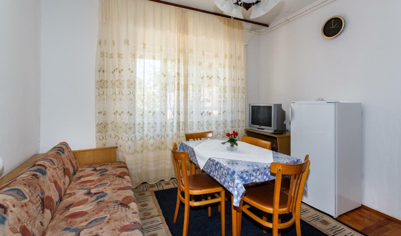 Apartmani Jelica クルク エクステリア 写真